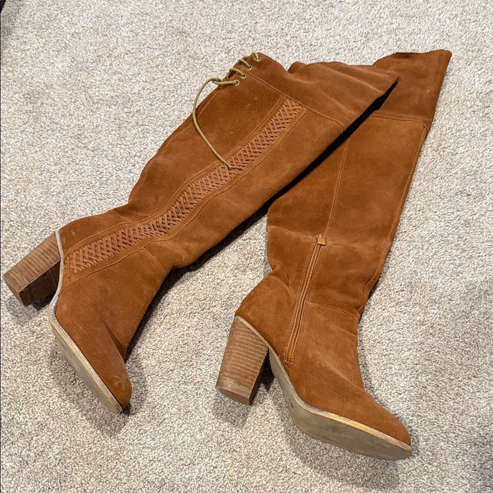 Women's Suede Knee-High Block Heel Boots - Brown